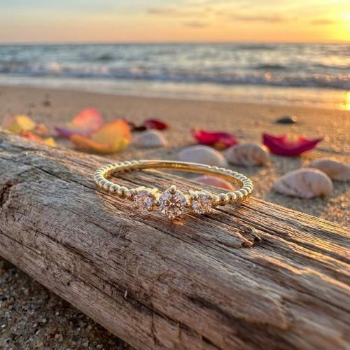 Диамантен годежен пръстен