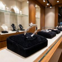 Диамантен годежен пръстен