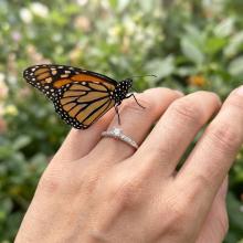 Диамантен годежен пръстен