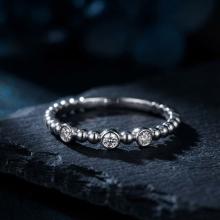 Диамантен годежен пръстен