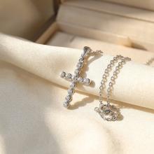 Златно кръстче с циркони