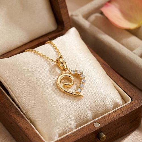 Златно сърце с циркони