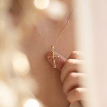 Златно кръстче с циркони