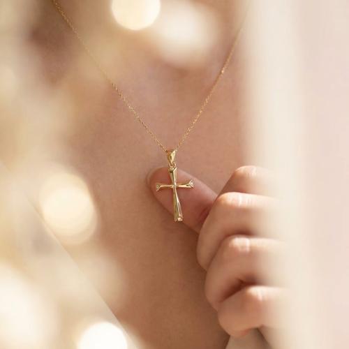 Златно кръстче с циркони