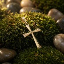 Златно кръстче с циркони