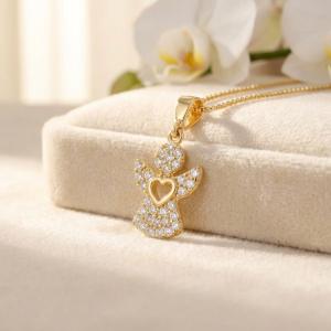 Златно ангелче с циркони