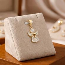 Златно ангелче с циркони