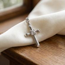 Златно кръстче с циркони