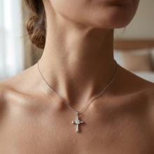 Златно кръстче с циркони