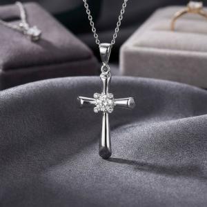 Златно кръстче с циркони