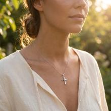 Златно кръстче с циркони