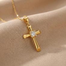 Златно кръстче с циркони Златно кръстче с циркони