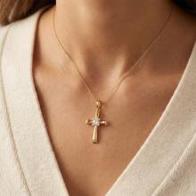 Златно кръстче с циркони