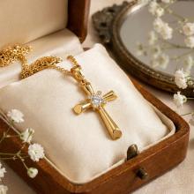 Златно кръстче с циркони