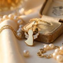 Златно ангелче с циркони Златно ангелче с циркони