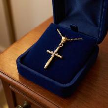 Златно кръстче с циркони Златно кръстче с циркони