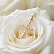 Златно кръстче с циркони Златно кръстче с циркони