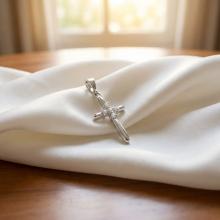 Златно кръстче с циркони Златно кръстче с циркони