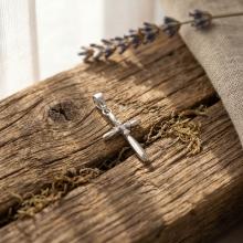 Златно кръстче с циркони Златно кръстче с циркони