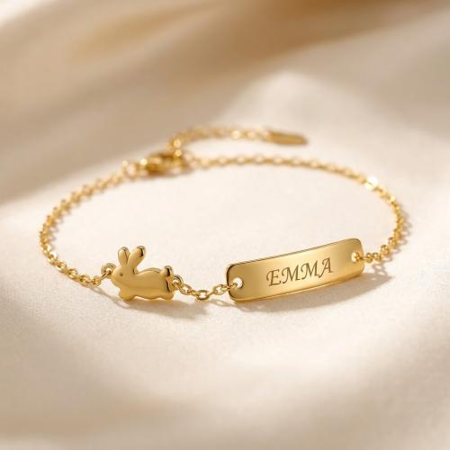 Златна детска гривна с плочка и зайче