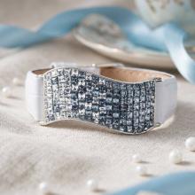 Сребърна гривна с кристали от Sw® SG427 Crystal and Steel квадрати с бяла кожена верижка