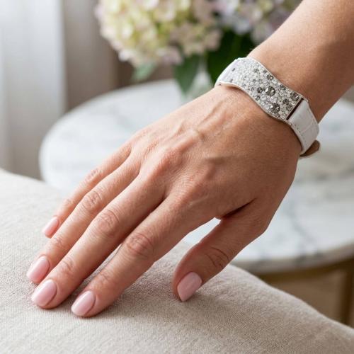 Сребърна гривна с кристали от Sw® SG427 SIlver Shade с бяла кожена верижка