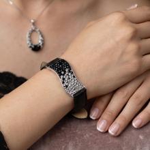 Сребърна гривна с кристали от Sw® SG427 Black and White с черна кожена верижка Сребърна гривна с кристали от Sw® SG427 Black and White с черна кожена верижка