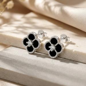 Сребърни обеци с черен оникс One Cleef