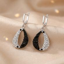 Сребърни обеци с кристали от Sw® SO333 Crystal and Jet Сребърни обеци с кристали от Sw® SO333 Crystal and Jet