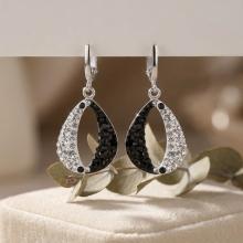 Сребърни обеци с кристали от Sw® SO333 Crystal and Jet Сребърни обеци с кристали от Sw® SO333 Crystal and Jet