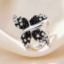 Сребърен пръстен с кристали от Sw® SP689 Black and White Сребърен пръстен с кристали от Sw® SP689 Black and White