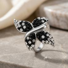 Сребърен пръстен с кристали от Sw® SP689 Black and White Сребърен пръстен с кристали от Sw® SP689 Black and White