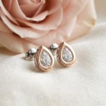 Сребърни обеци Капка с цирконий и златен обков