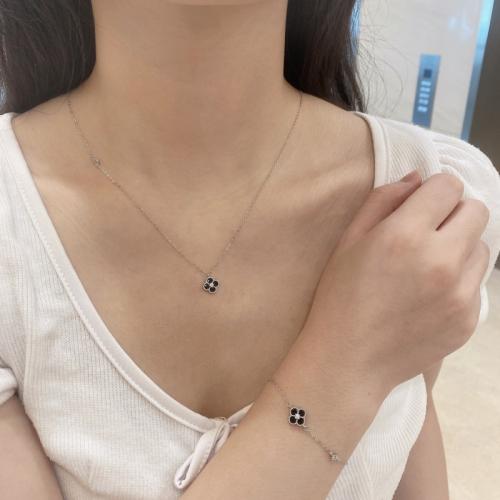 Сребърно колие One Cleef