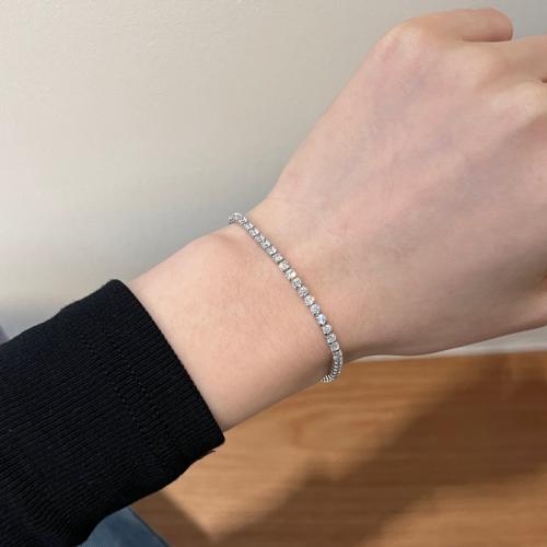 Тенис гривна с бели циркони 2,5мм