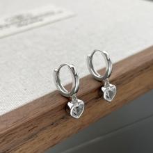 Сребърни обеци халки с висящи сърца Сребърни обеци халки с висящи сърца