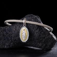 Сребърен медальон с лика на Дева Мария