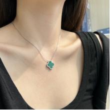 Сребърно колие Green Clover
