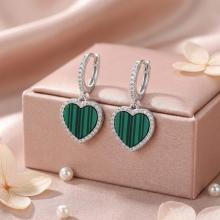 Сребърни обеци Любов с малахит