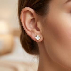 Златни обеци Детелинки с опал-11мм