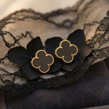 Златни обеци Детелинки с черен оникс 7мм