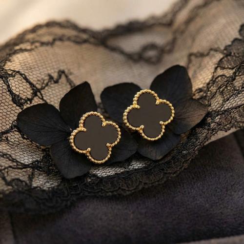 Златни обеци Детелинки с черен оникс 7мм