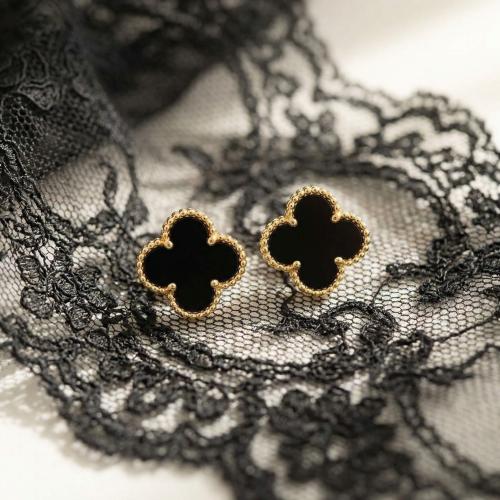 Златни обеци Детелинки с черен оникс 7мм