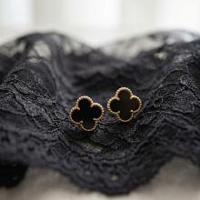 Златни обеци Детелинки с черен оникс 7мм