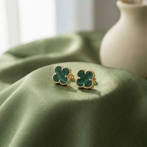 Златни обеци Детелинки с малахит-8мм