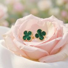 Златни обеци Детелинки с малахит-7мм Златни обеци Детелинки с малахит-7мм