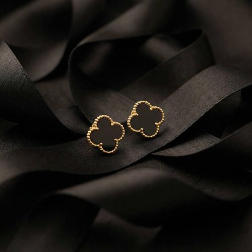 Златни обеци Детелинки с черен оникс-9мм