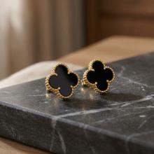 Златни обеци Детелинки с черен оникс-10мм Златни обеци Детелинки с черен оникс-10мм