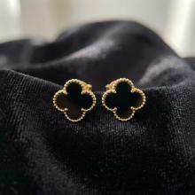 Златни обеци Детелинки с черен оникс-10мм Златни обеци Детелинки с черен оникс-10мм