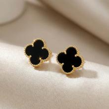 Златни обеци Детелинки с черен оникс-10мм Златни обеци Детелинки с черен оникс-10мм